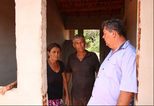 Rio do Antônio: prefeito Deca vistoria obras do Minha Casa Minha Vida em Ibitira.
